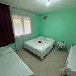 Bushi Rooms- Garden And Free Parking Near Vendégház *