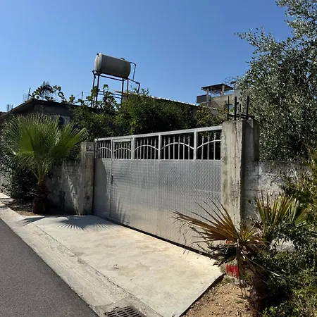 Bushi Rooms- Garden And Free Parking Near Gasthof Durrës