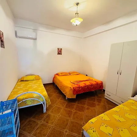 Bushi Rooms- Garden And Free Parking Near Affittacamere