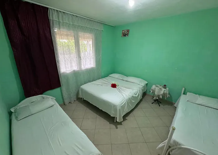 Bushi Rooms- Garden And Free Parking Near Guest house *