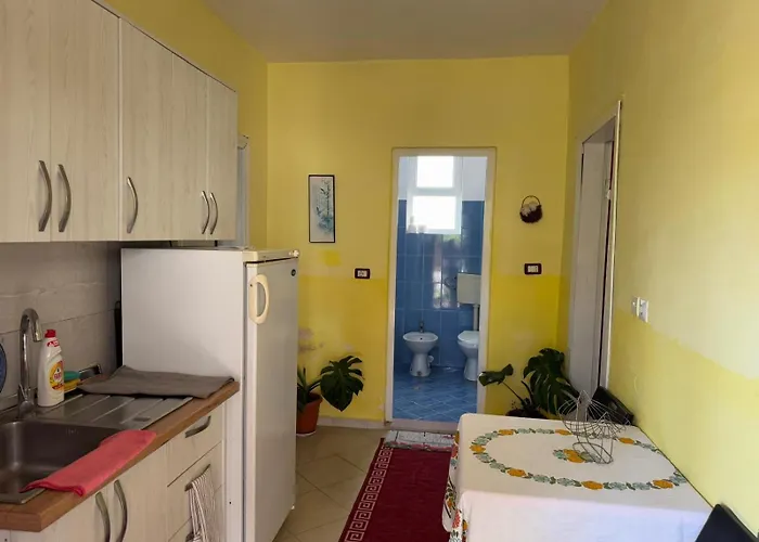 Bushi Rooms- Garden And Free Parking Near Guest house *