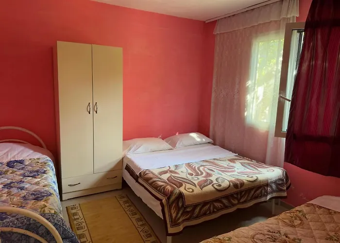 Bushi Rooms- Garden And Free Parking Near Guest house Durres
