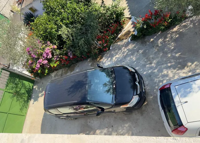 Guest house Bushi Rooms- Garden And Free Parking Near Durres